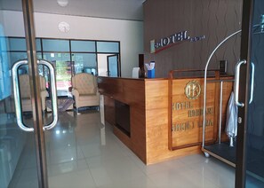 Reception - Robbani Edotel Liwa Syariah (Padang Dalom)