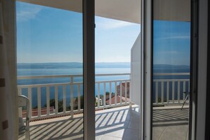 Interior - 303 room with balcony, sea view & hot tub access (Lokva Rogoznica)