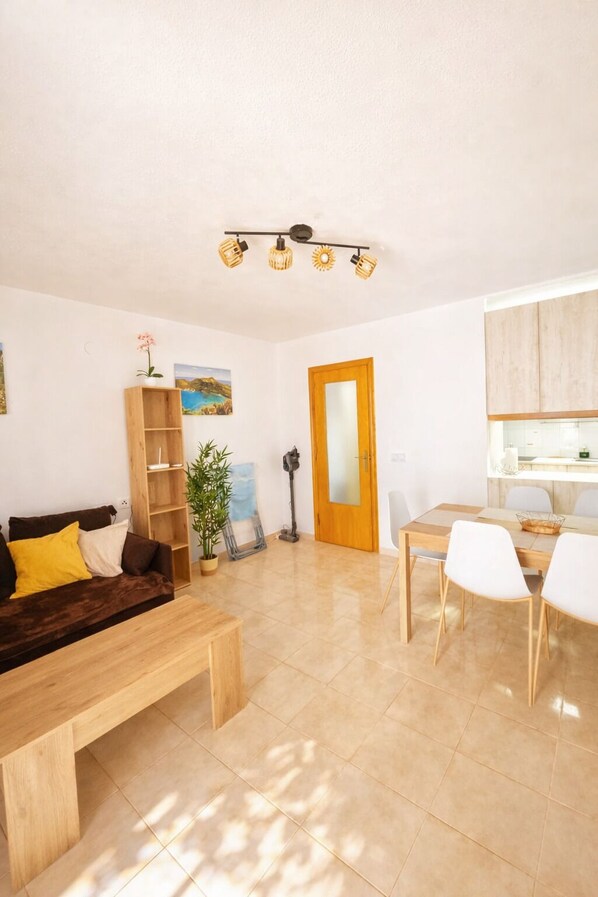 Unclassified image, 1 of 28, button