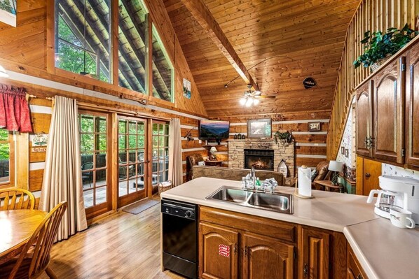 Kühlschrank, Mikrowelle, Ofen, Geschirrspüler