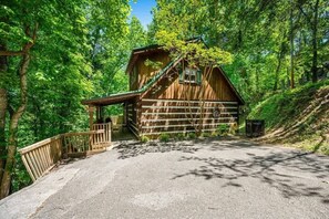 Exterior - Fishermans View: FishingPond•HotTub•2KingBds (Sevierville)