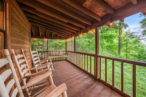 Terrace/patio - Barefootin 2: DogFriendly•HotTub•FreeDollywoodTkt (Sevierville)