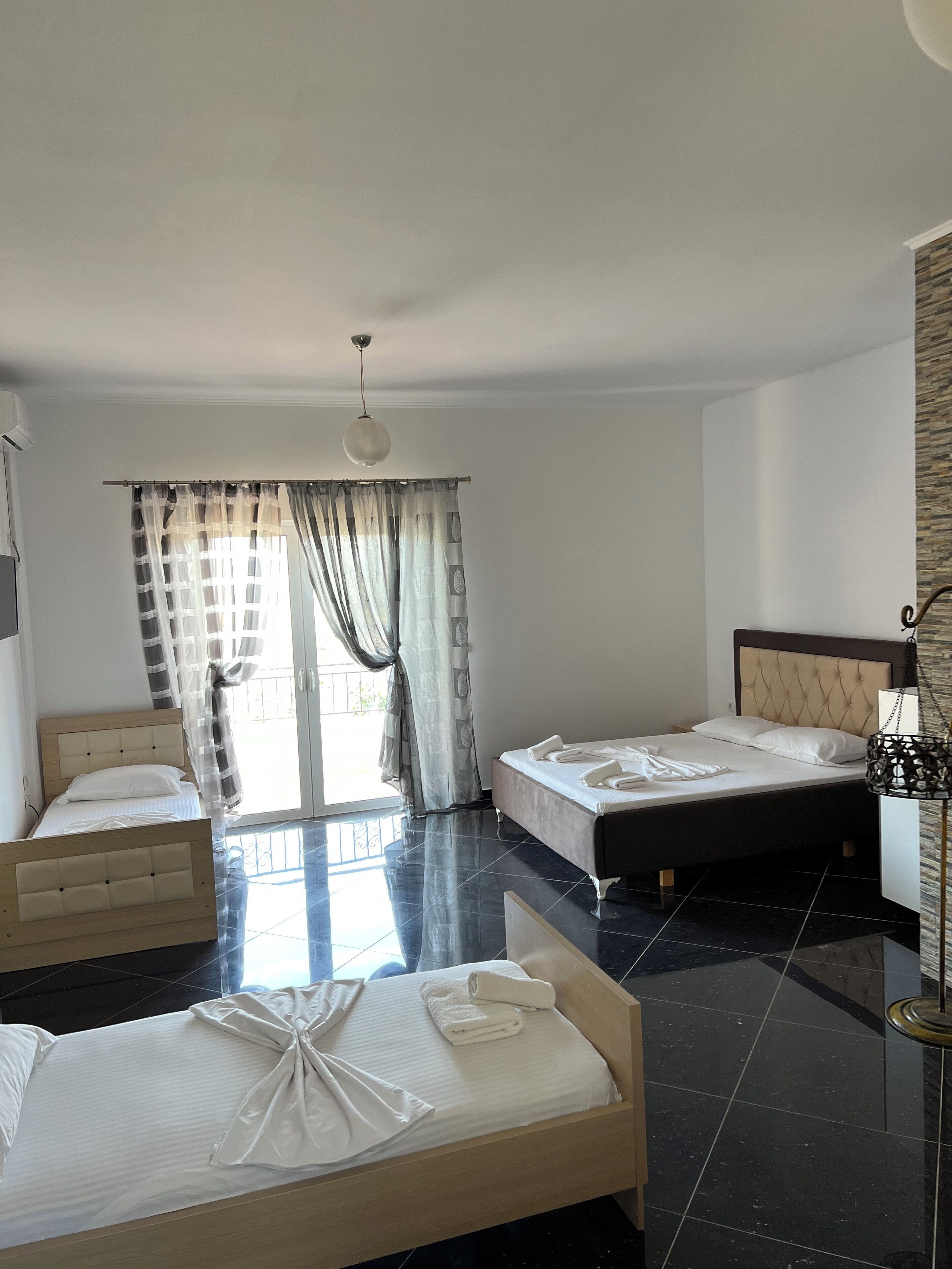 11 soverom, strykejern/-brett, wi-fi og sengetøy