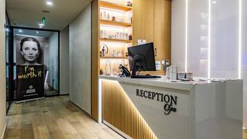 Sauna, steam room, aromatherapy, hot stone massages