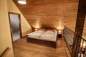 2 quartos, escrivaninha, espaço de trabalho para notebook