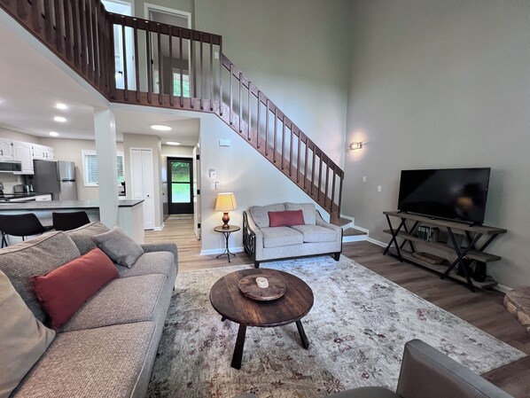 TV, caminetto, studio