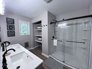 Douche, serviettes fournies