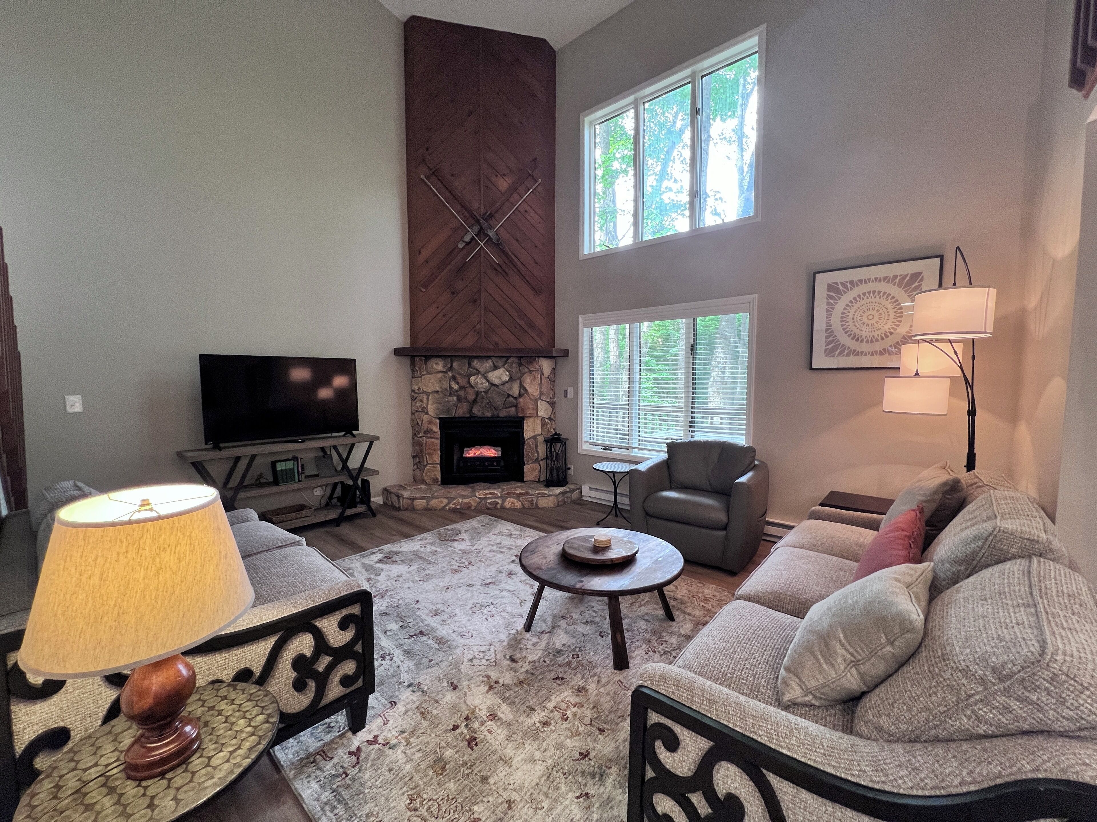 Fernseher, Kamin, Arbeitsbereiche