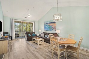 TV, fireplace - River Crossing 1032 Gated with Great Pool! (North Myrtle Beach)