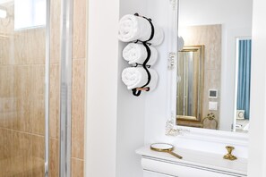 Standard Studio, Courtyard View | Bathroom - Casa Baritiu (Brasov)