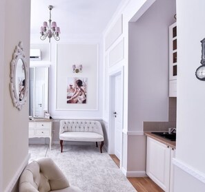 Studio Standard, vue cour intérieure | Coin séjour