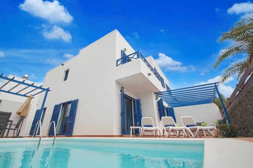 Casa Maria del Mar 2 Minutes From Supermarkets & 10 Minutes From Marina Rubicón