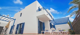 Casa Maria del Mar 2 Minutes From Supermarkets & 10 Minutes From Marina Rubicón