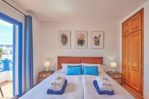 3 bedrooms, iron/ironing board, WiFi, bed sheets - Casa Maria del Mar 2 Minutes From Supermarkets & 10 Minutes From Marina Rubicón (Playa Blanca)