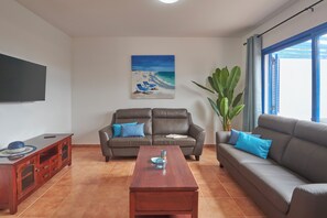 Living area - Casa Maria del Mar 2 Minutes From Supermarkets & 10 Minutes From Marina Rubicón (Playa Blanca)