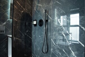 Twin Room | Bathroom | Hair dryer, towels, soap, shampoo