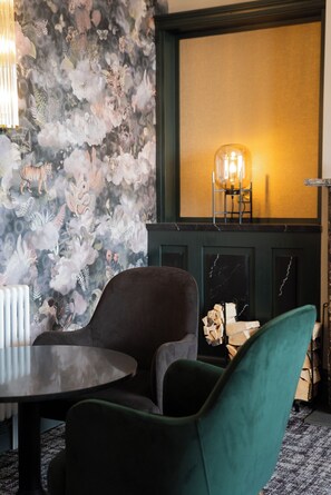 Televisión de pantalla plana de 24 pulgadas con canales digitales