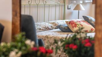 Superior Double Room, Garden View | Desk, laptop workspace, blackout drapes, soundproofing