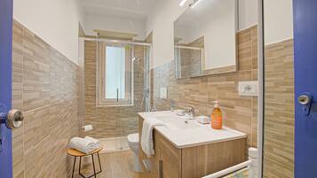 Appartement Familial, plusieurs chambres, cÎté montagne (PineHome & Garden - Total Relax) | Salle de bain