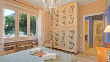 1 camera, ferro/asse da stiro, lenzuola