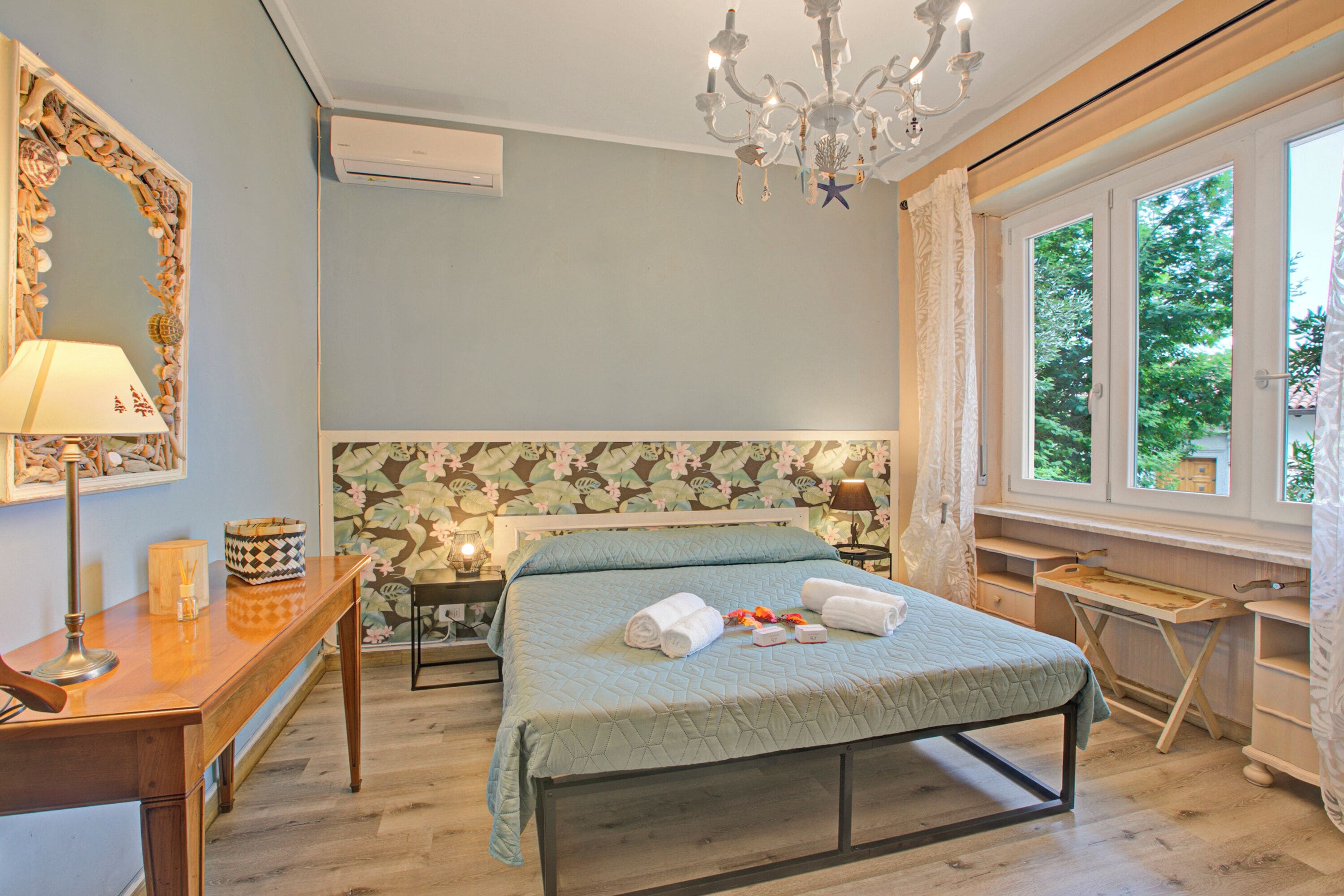 Familienapartment, Mehrere Schlafzimmer, Bergseite (PineHome & Garden - Total Relax) | 1 Schlafzimmer, Bügeleisen/Bügelbrett, Bettwäsche
