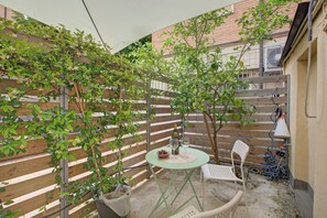 Appartement familial, plusieurs chambres (Beach & Relax - Private Parking) | Restauration en plein air