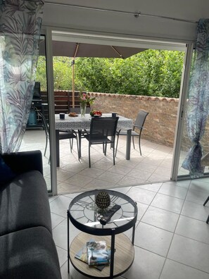 Outdoor dining - Terraza Di Nuceti (Serra-Di-Fiumorbo)