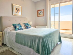 2 bedrooms, iron/ironing board, free WiFi