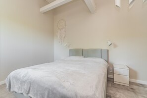 คอมฟอร์ทอพาร์ทเมนท์, ระเบียง | 1 ห้องนอน, เตารีด/โต๊ะรีดผ้า, Wi-Fi ฟรี