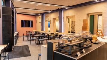 매일 뷔페 아침 식사(1인당 EUR 14)