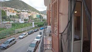 A balcony with a view of a street and buildings. - Moro Central Apartment by Wonderful Italy (Cefalù)