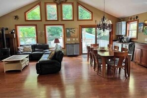 TV, peis og DVD-spiller