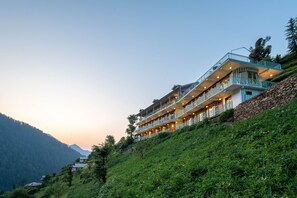 Exterior - Moustache Shoja (Banjar)