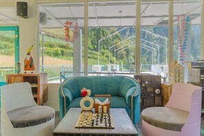 Game room - Moustache Shoja (Banjar)