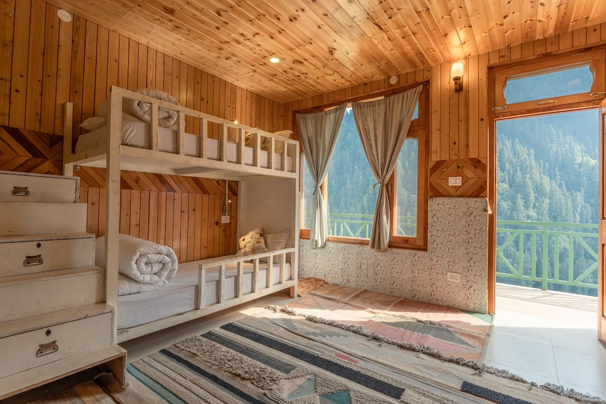 Slaapzaal, gemengde slaapzaal, balkon, uitzicht op bergen | Luxe beddengoed, gratis wifi, beddengoed