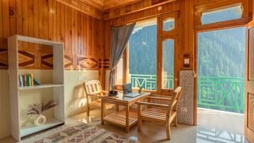 Habitación Deluxe doble, 1 cama doble, balcón, vistas a la montaña | Ropa de cama de alta calidad, wifi gratis, ropa de cama