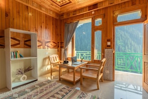 Deluxe Double Room with Balcony | Premium bedding, free WiFi, bed sheets - Moustache Shoja (Banjar)