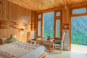 Premium bedding, free WiFi, bed sheets - Moustache Shoja (Banjar)