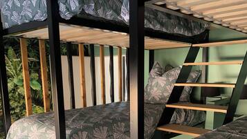 3 bedrooms, iron/ironing board, bed sheets