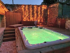 Bain à remous extérieur