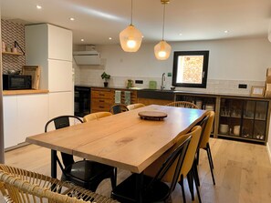 Dining - Charming Cottage 4* Spa & Activities - Luxury, Comfort & Nature near Futuroscope (Celle-Lévescault)