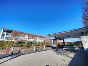 Terrace/patio - Lakeside apartment, walking distance to foreshore (Kingston)