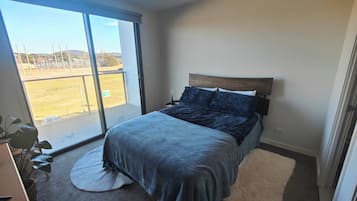 1 bedroom, desk, iron/ironing board, WiFi