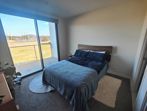 1 makuuhuone, työpöytä, silitysrauta/-lauta, Wi-Fi