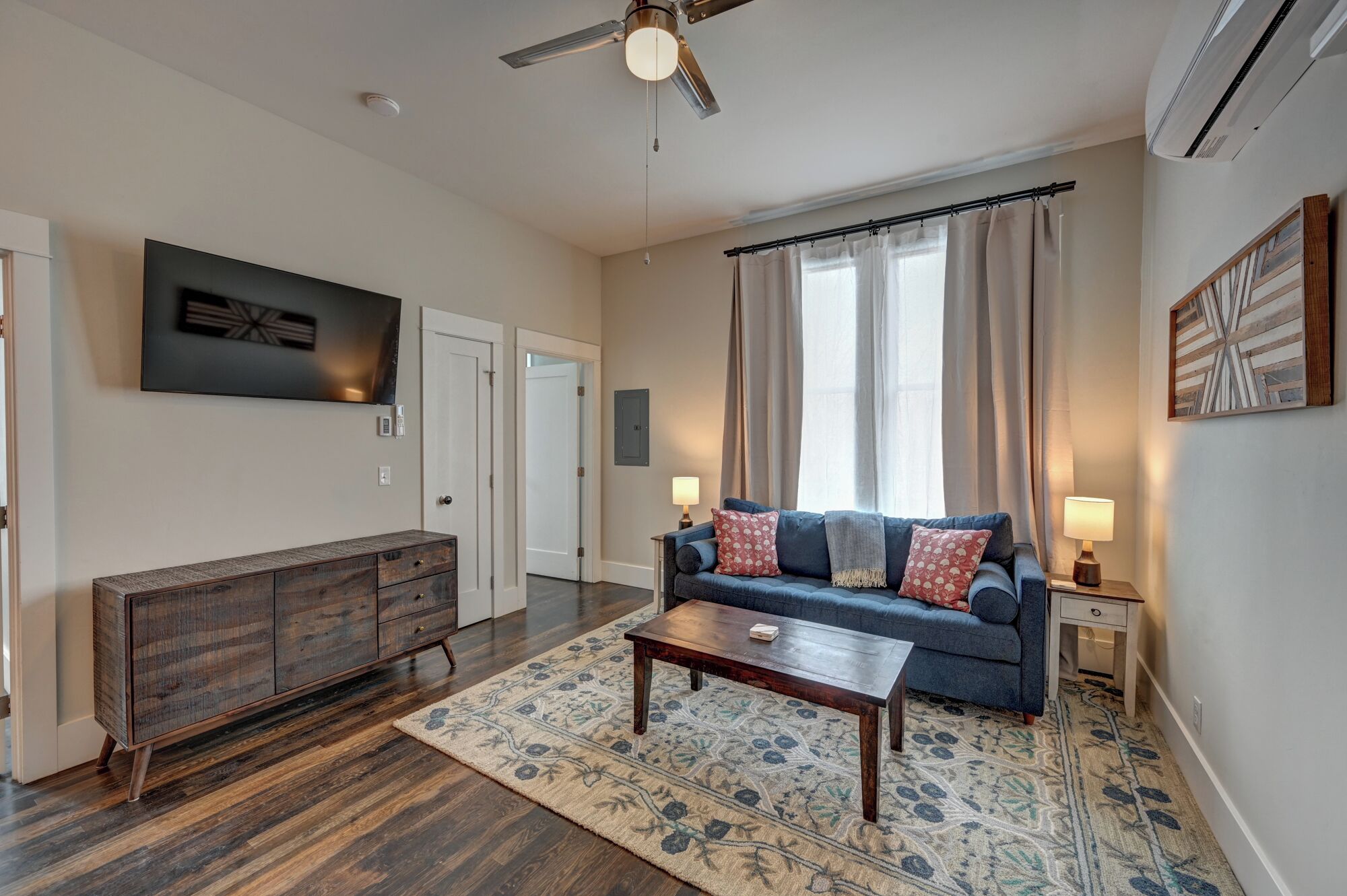 This inviting 2BDR, 1 Bath studio second-floor apartment sleeps up to 6 guests