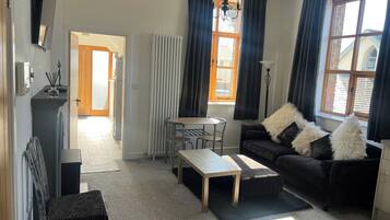 Apartment | Living area | Fireplace