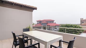 Villa, 6 Bedrooms, Smoking, Balcony | Outdoor dining