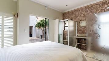 6 bedrooms