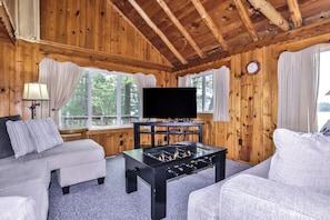 Smart-TV, Kamin, DVD-Player, Tischtennisplatte
