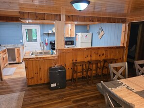 Coffee/tea maker, fridge, microwave, oven